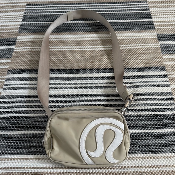 Lululemon Everywhere Belt Bag Fanny Pack Logo Tan - Picture 1 of 12